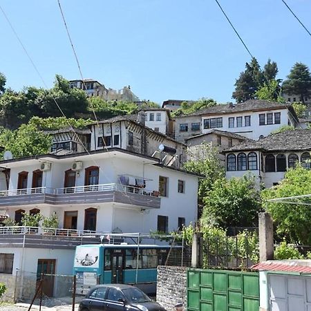 Hotel Brahimi Gjirokastra Kültér fotó