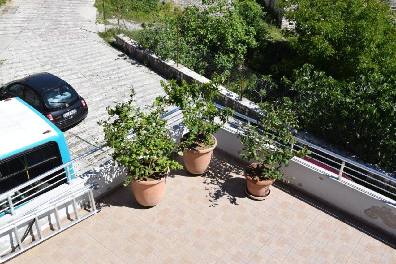 Hotel Brahimi Gjirokastra Kültér fotó