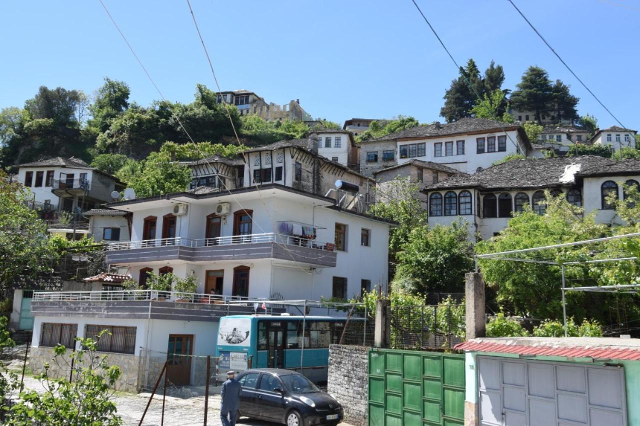 Hotel Brahimi Gjirokastra Kültér fotó
