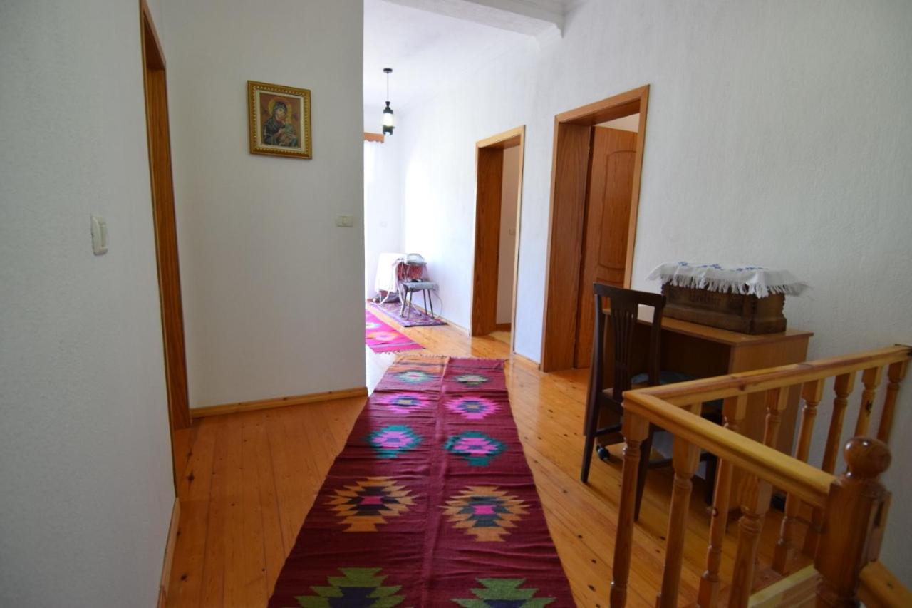 Hotel Brahimi Gjirokastra Kültér fotó