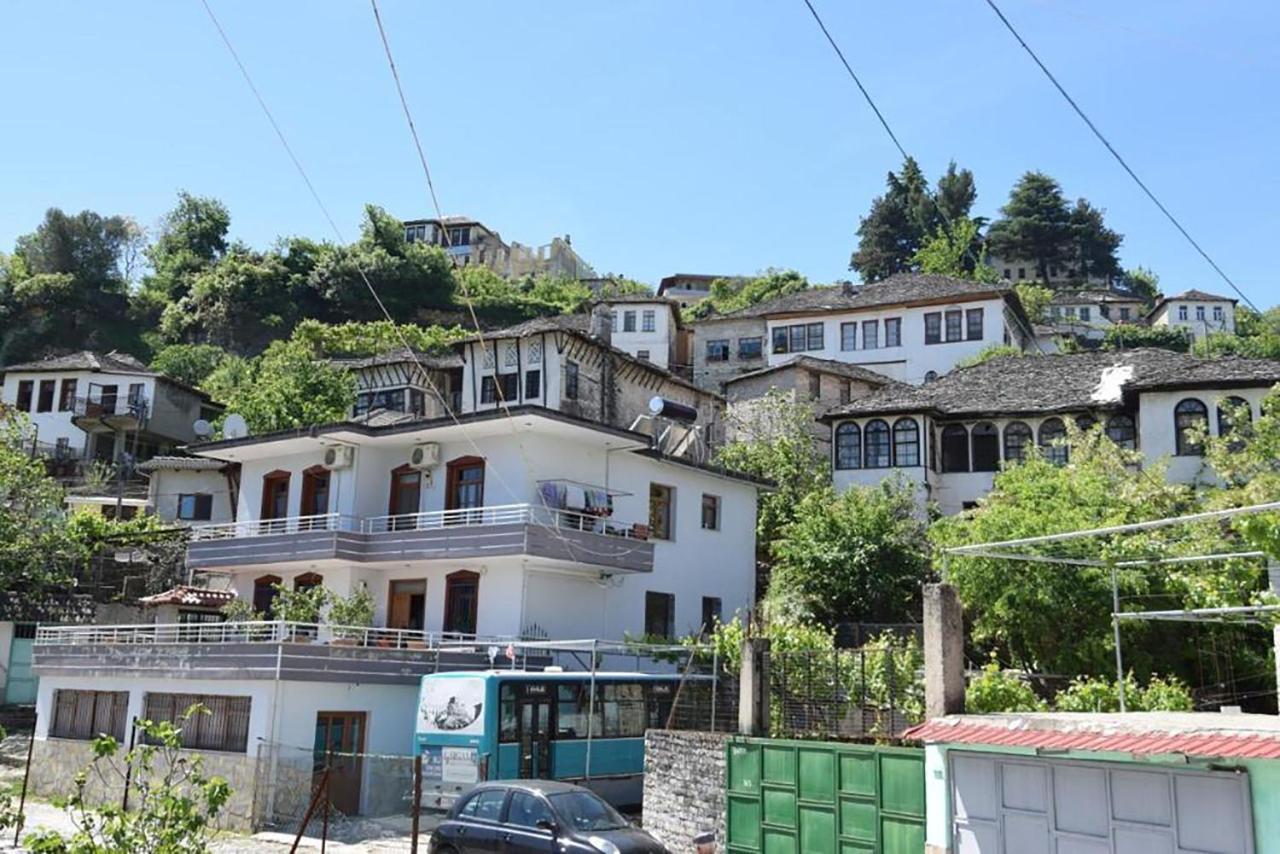Hotel Brahimi Gjirokastra Kültér fotó