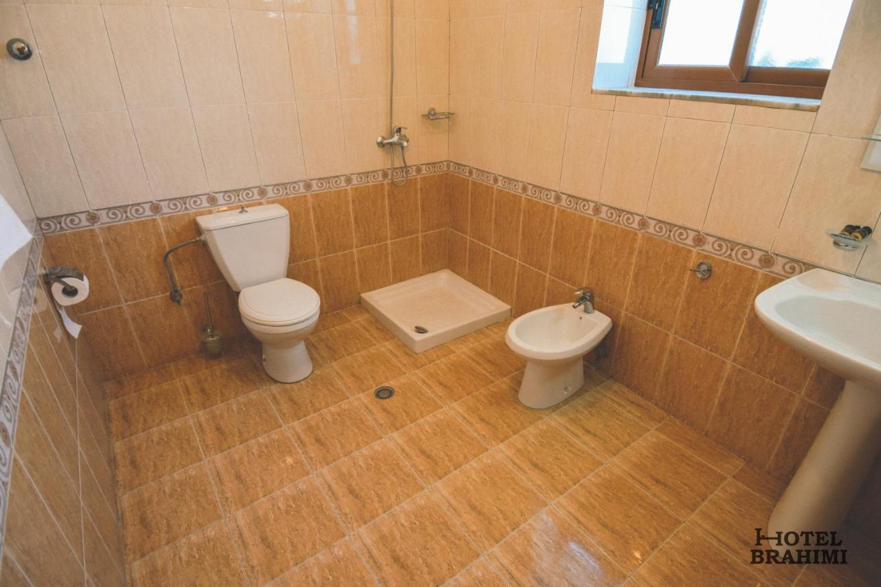 Hotel Brahimi Gjirokastra Kültér fotó