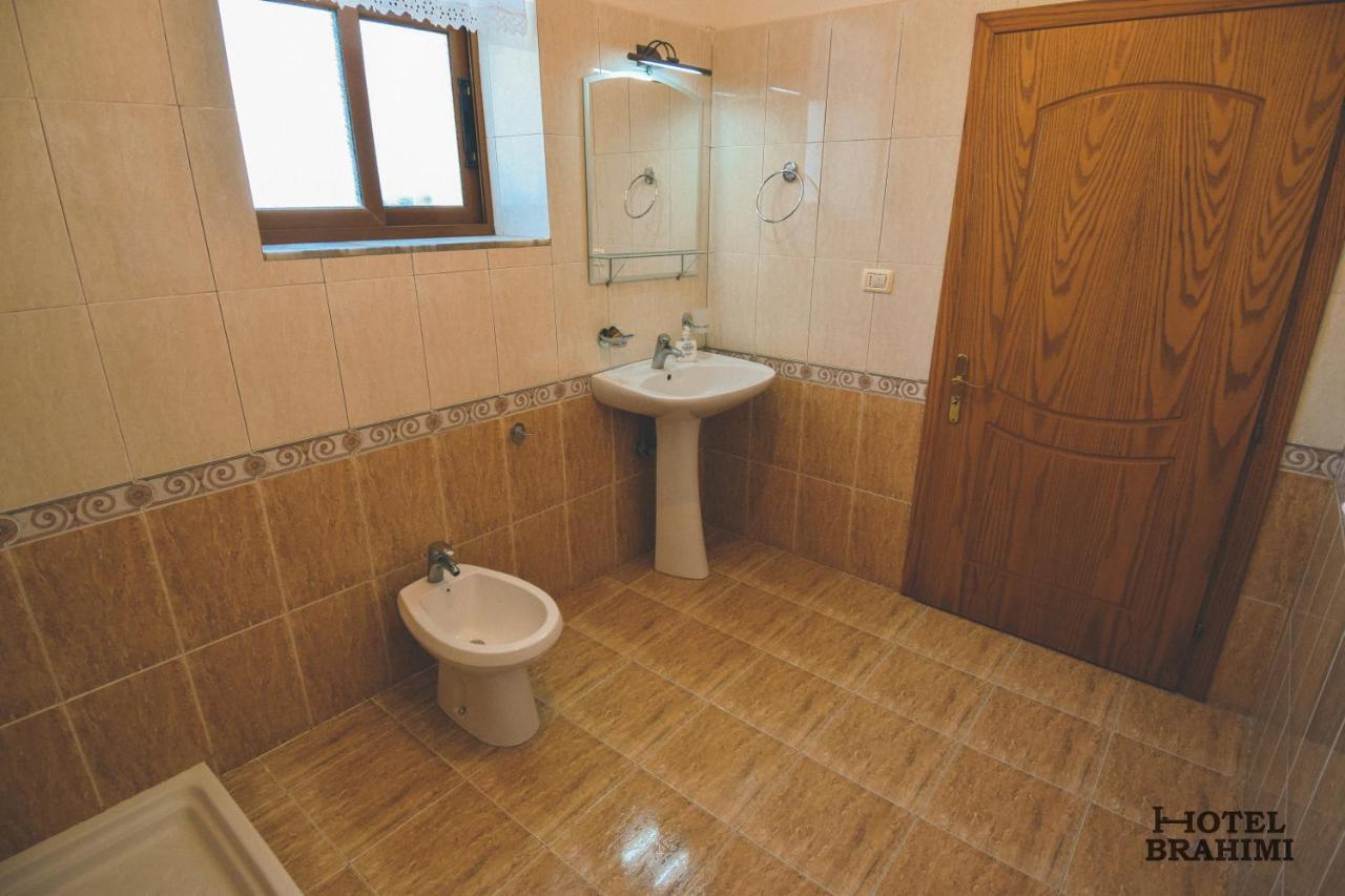 Hotel Brahimi Gjirokastra Kültér fotó